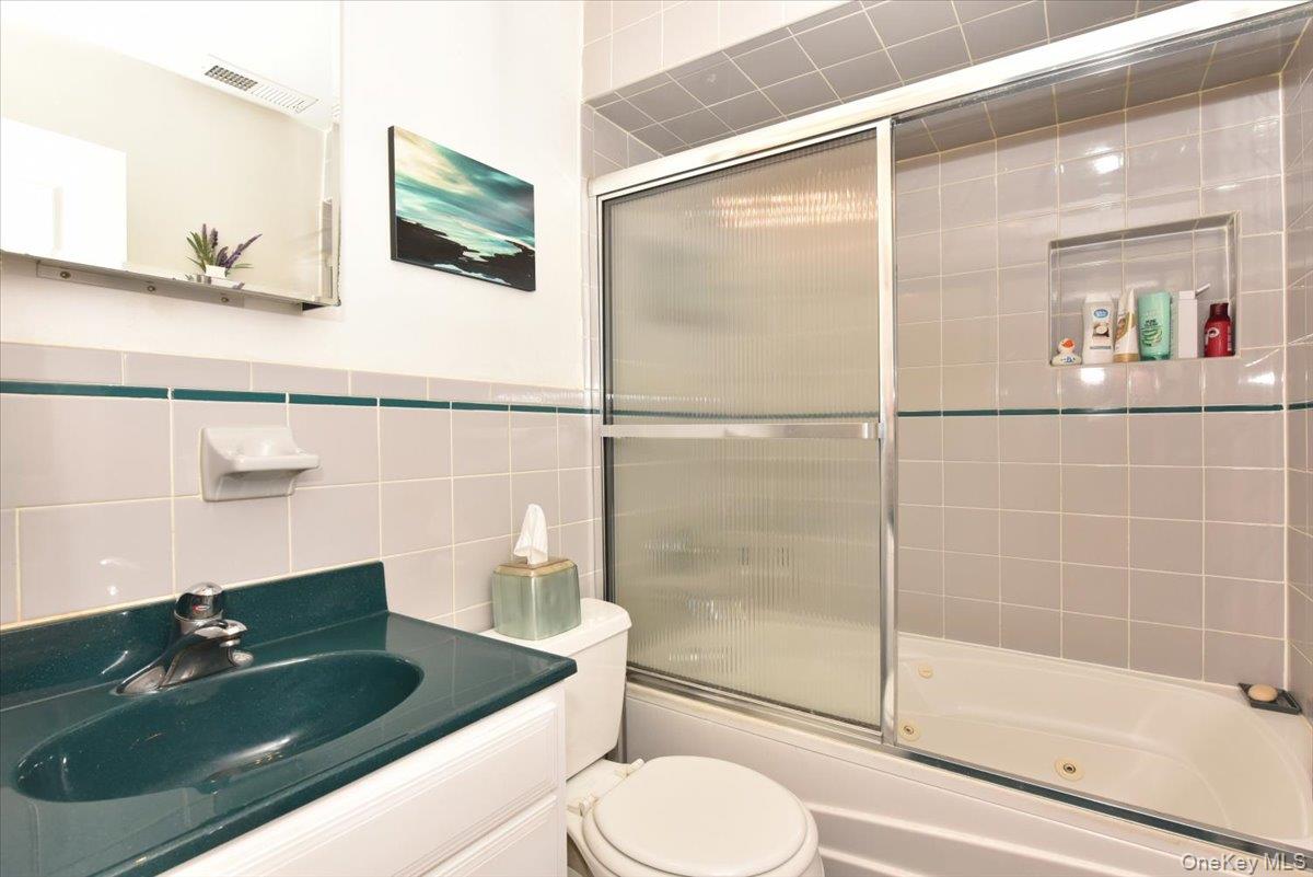 72 Koehl Street, Massapequa Park, NY 11762