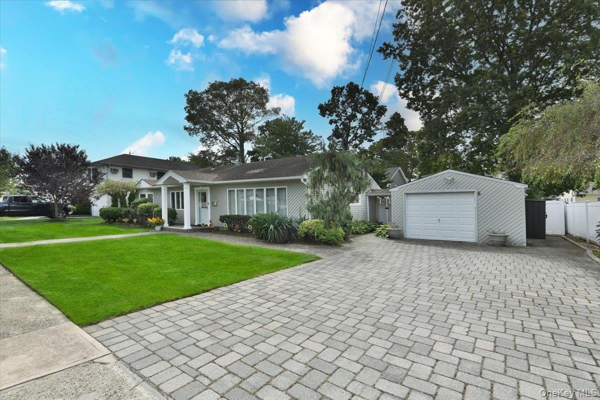 72 Koehl Street, Massapequa Park, NY 11762