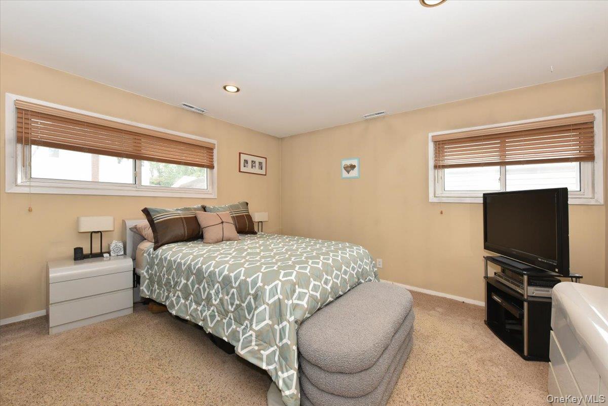 72 Koehl Street, Massapequa Park, NY 11762