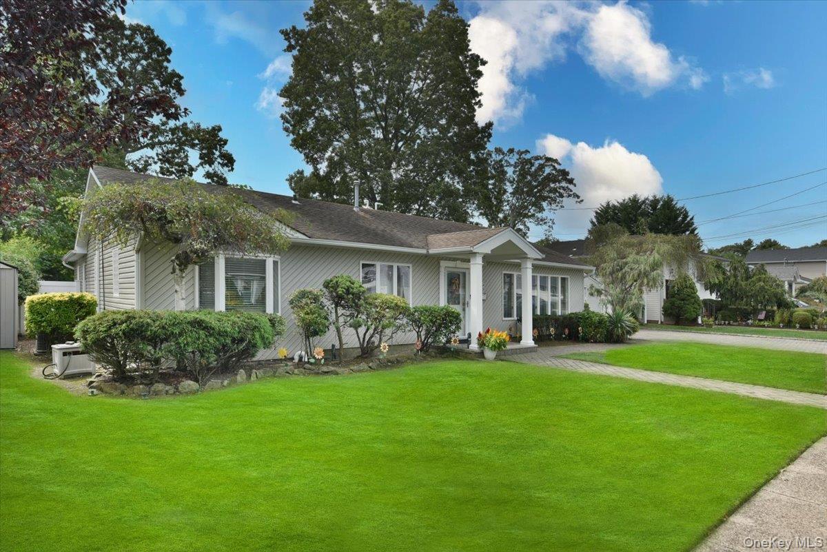 72 Koehl Street, Massapequa Park, NY 11762