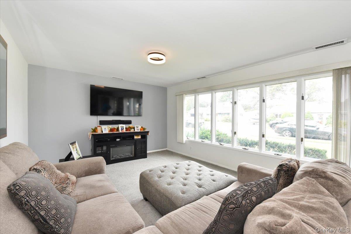 72 Koehl Street, Massapequa Park, NY 11762