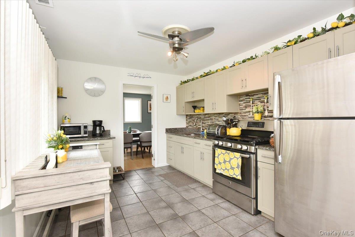 72 Koehl Street, Massapequa Park, NY 11762