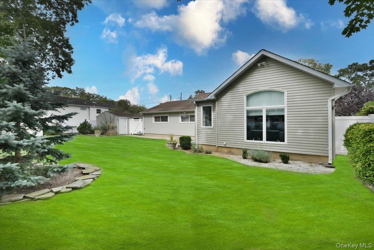 72 Koehl Street, Massapequa Park, NY 11762