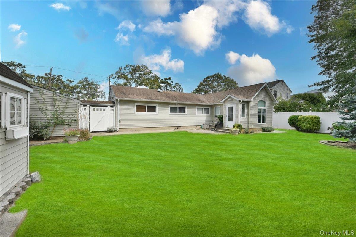 72 Koehl Street, Massapequa Park, NY 11762