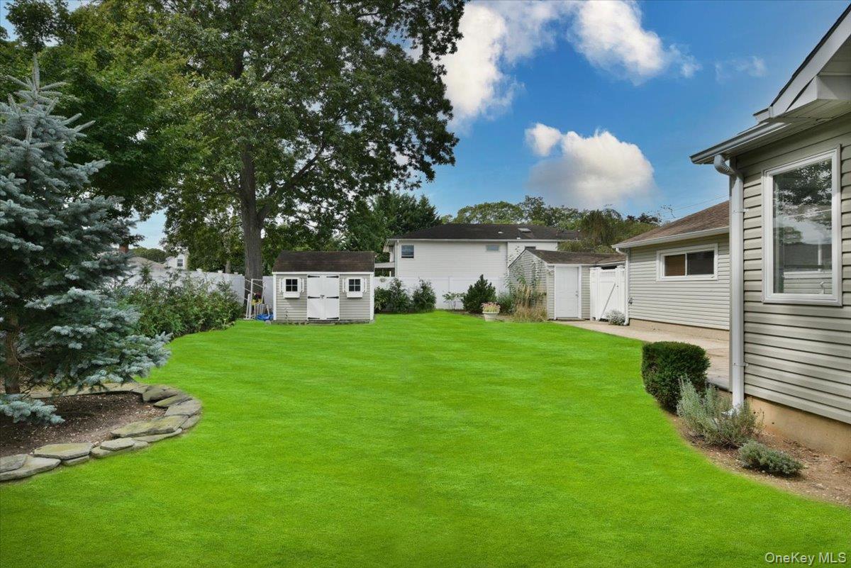 72 Koehl Street, Massapequa Park, NY 11762