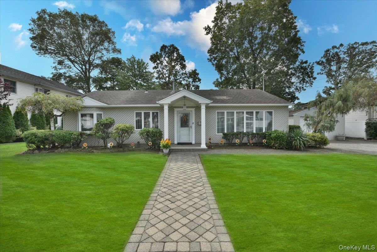 72 Koehl Street, Massapequa Park, NY 11762