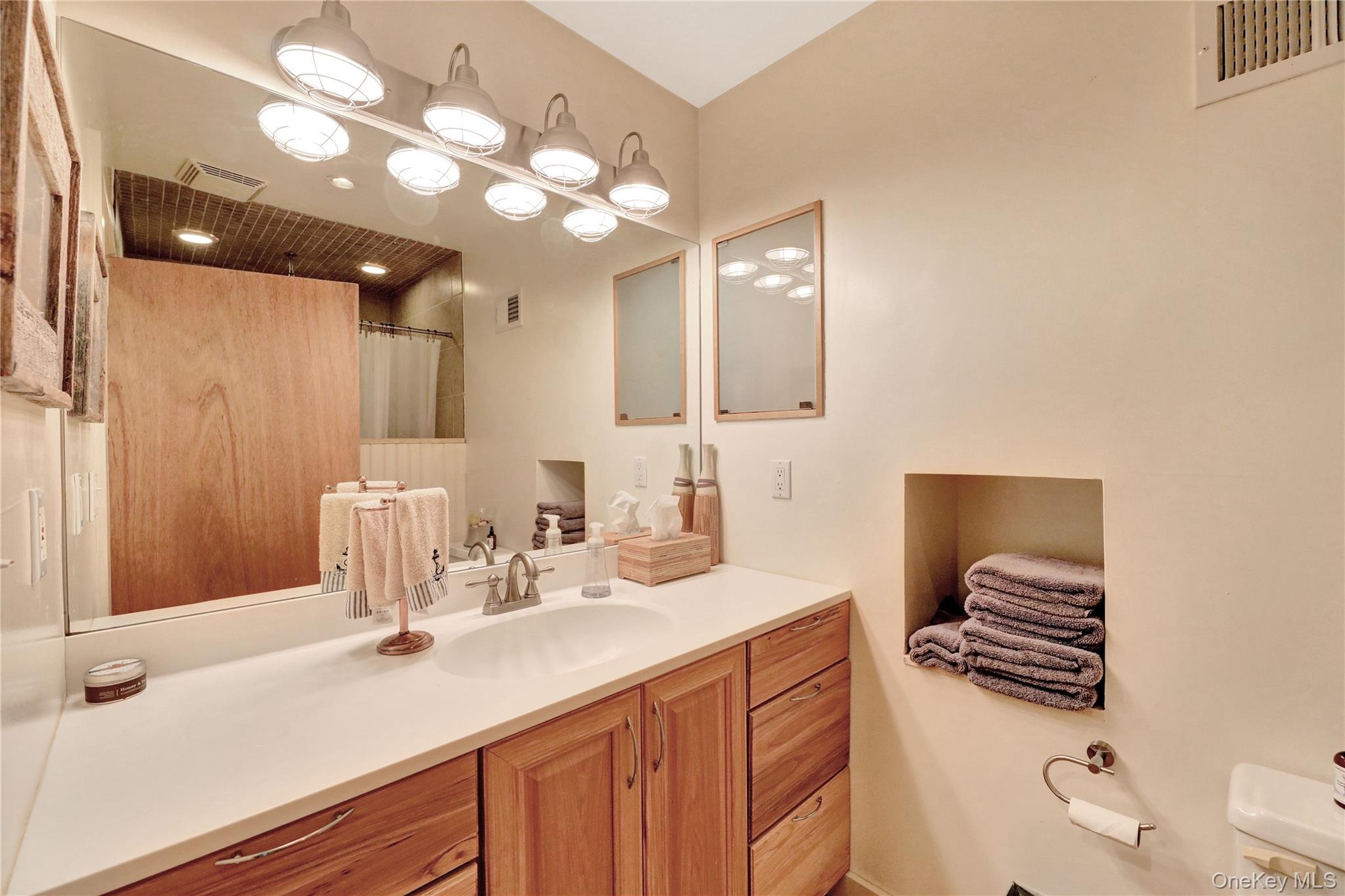 198 South Country Road, Remsenburg, NY 11960