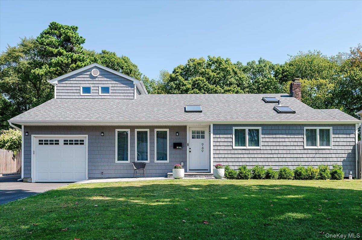 949 Gardiner Drive, Bay Shore, NY 11706