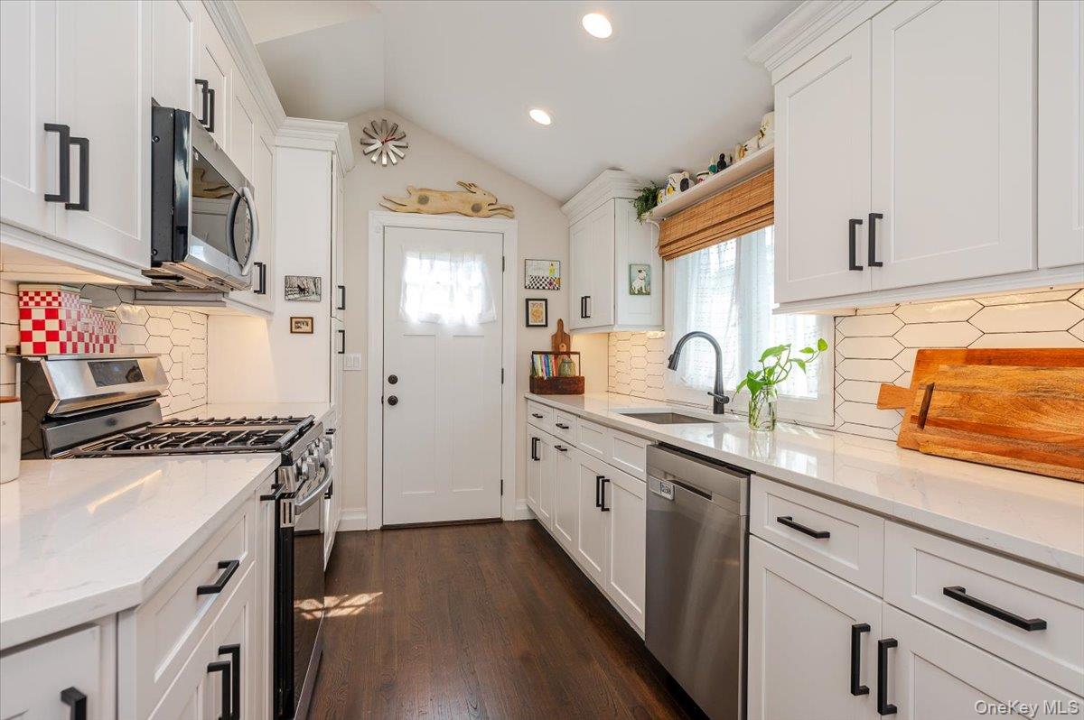 949 Gardiner Drive, Bay Shore, NY 11706