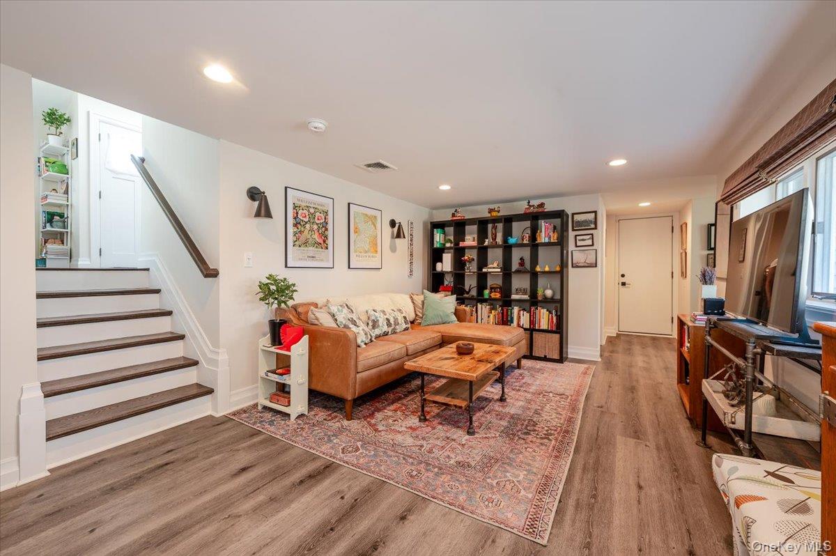 949 Gardiner Drive, Bay Shore, NY 11706