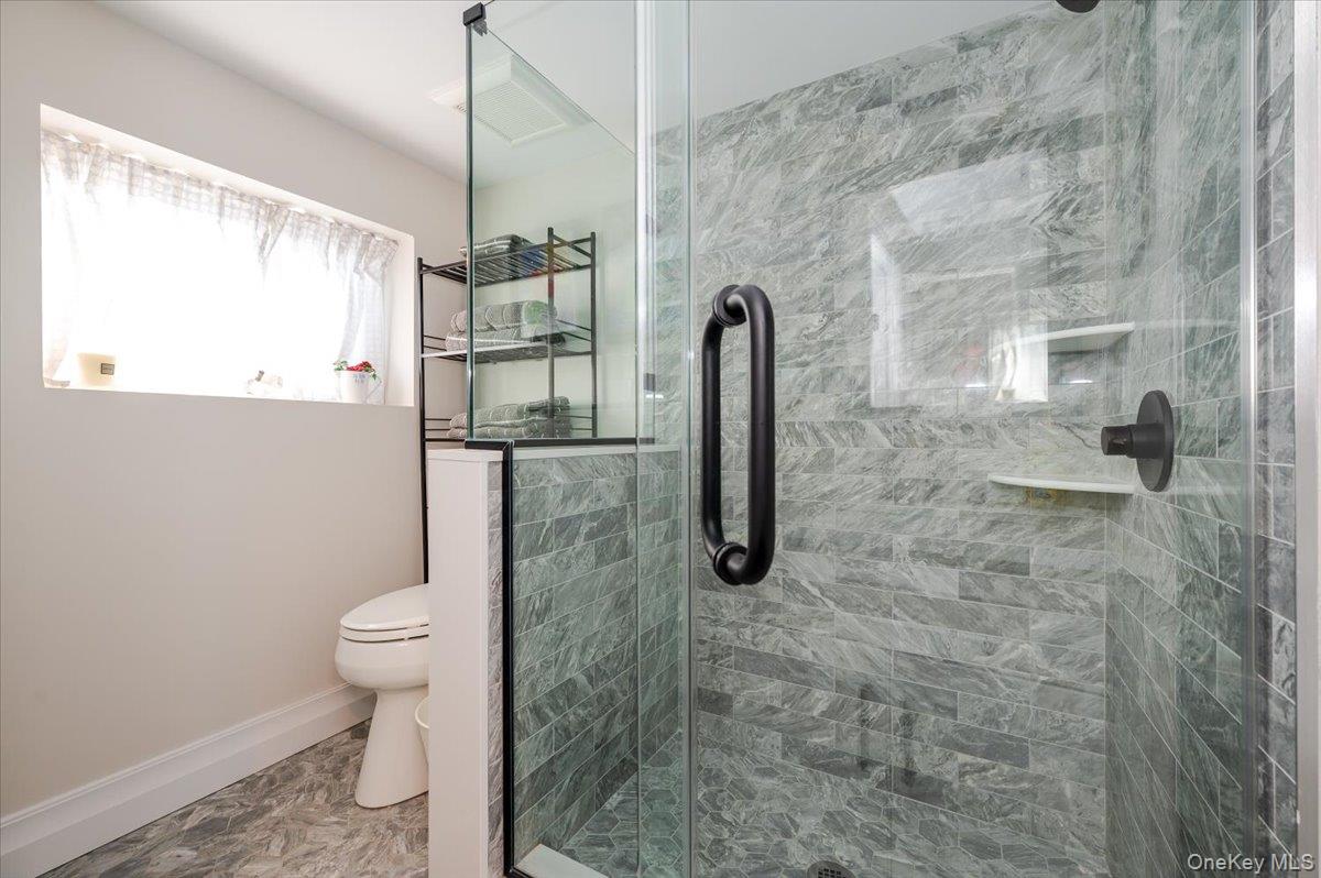 949 Gardiner Drive, Bay Shore, NY 11706