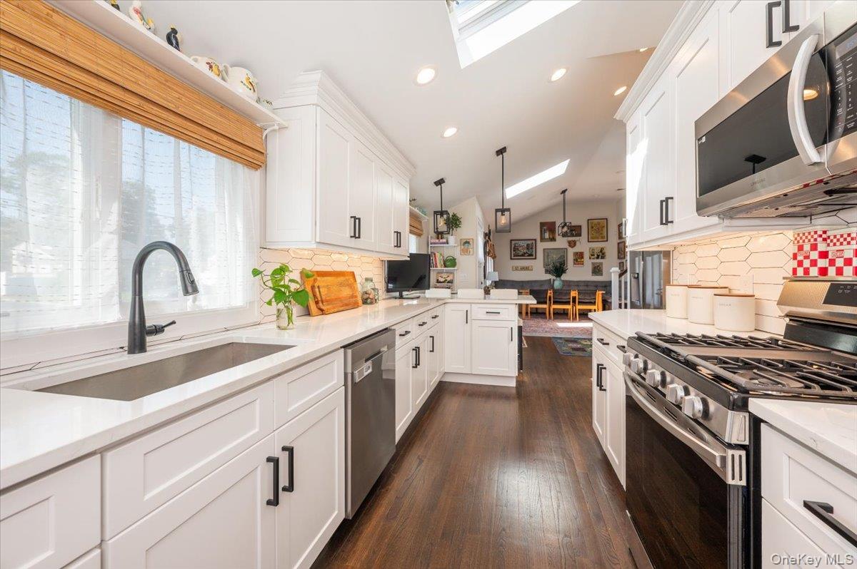 949 Gardiner Drive, Bay Shore, NY 11706