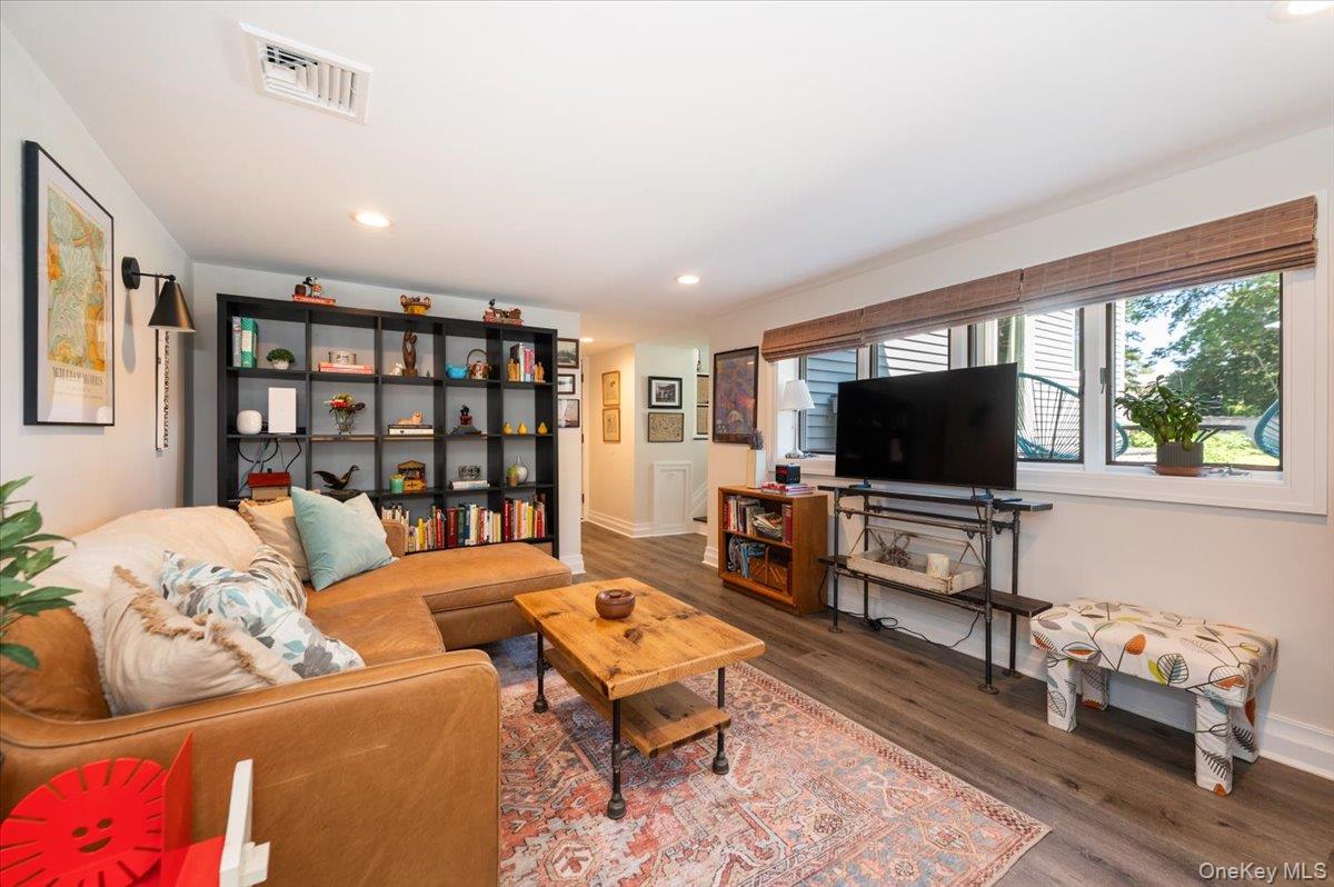 949 Gardiner Drive, Bay Shore, NY 11706