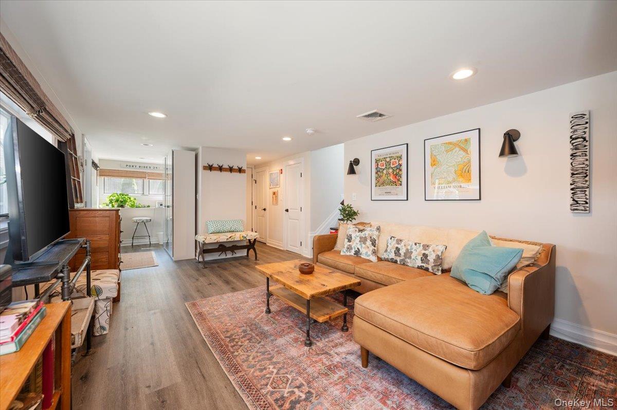 949 Gardiner Drive, Bay Shore, NY 11706