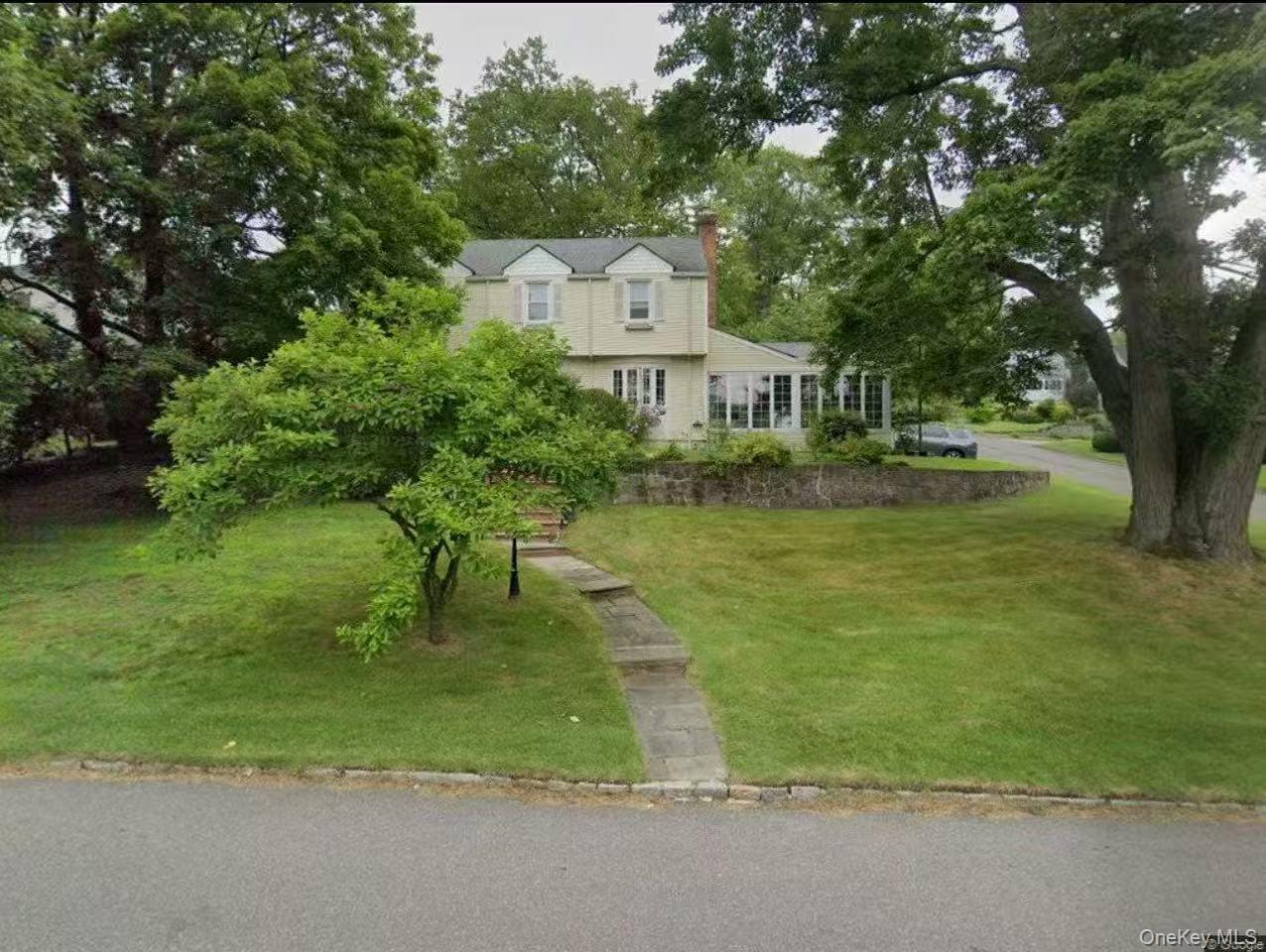 17 Pinewood Road, Manhasset, NY 11030