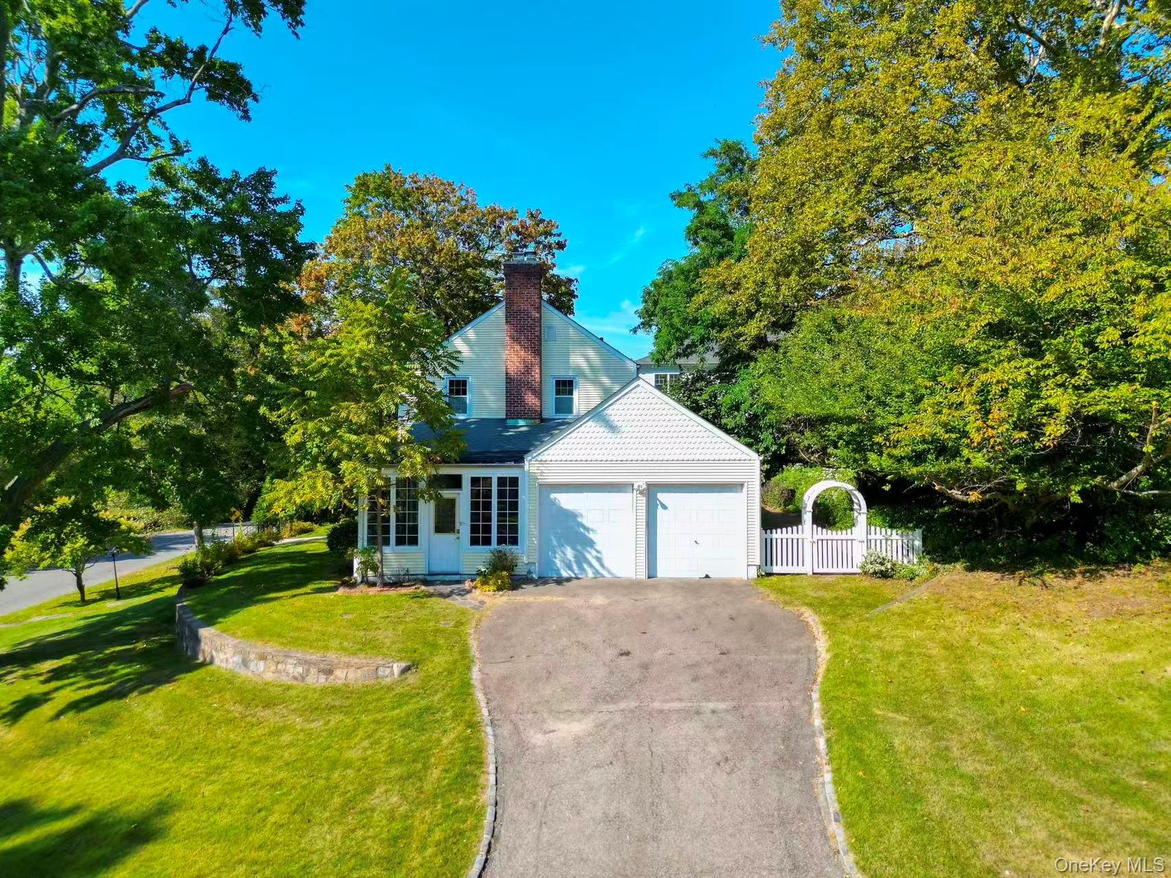 17 Pinewood Road, Manhasset, NY 11030