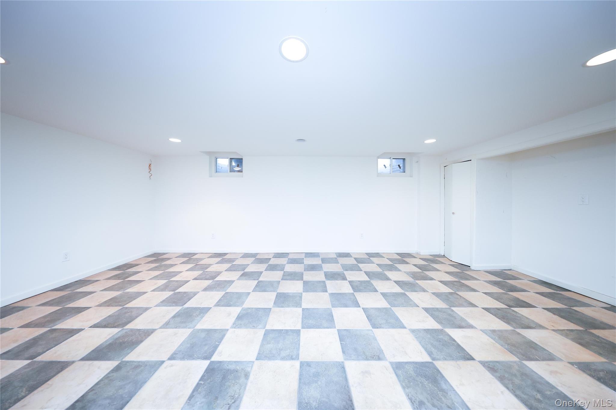 17 Pinewood Road, Manhasset, NY 11030