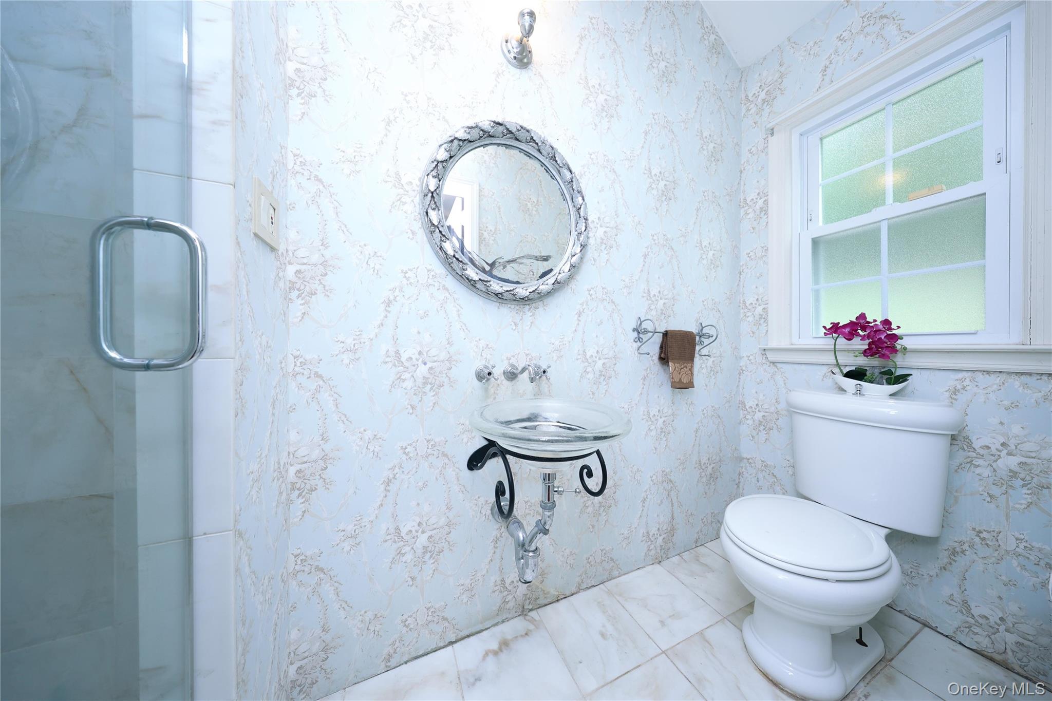 17 Pinewood Road, Manhasset, NY 11030