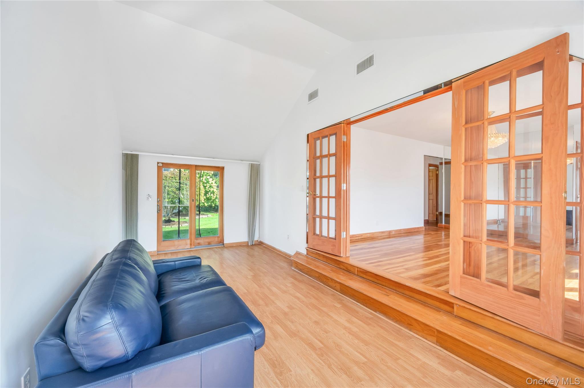 10 Winding Road, Hicksville, NY 11801