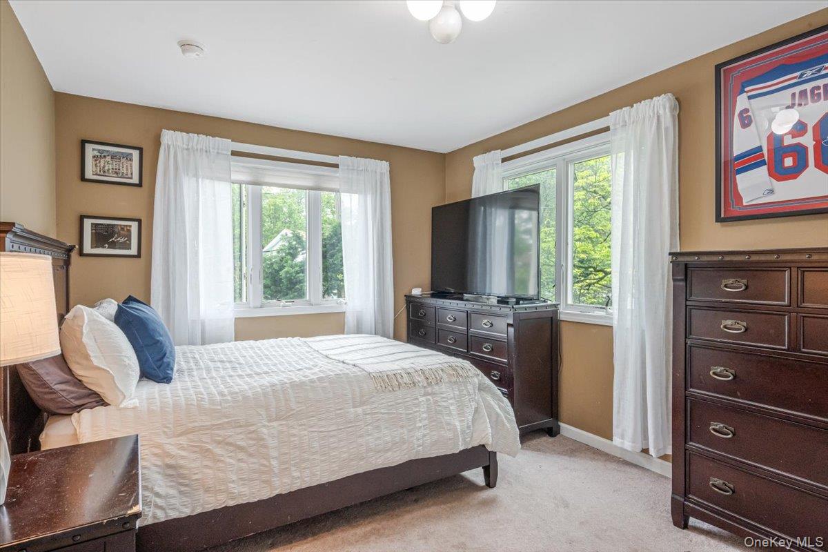 11 Fishermans Drive, Port Washington, NY 11050