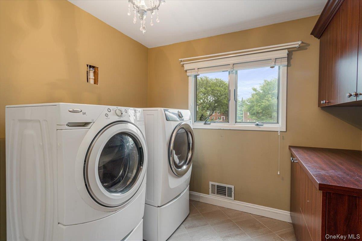 11 Fishermans Drive, Port Washington, NY 11050