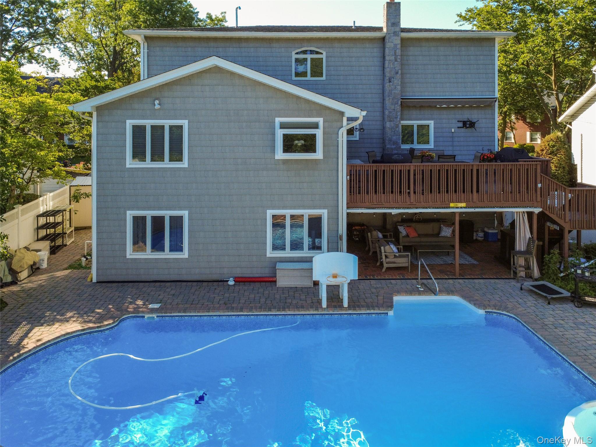 11 Fishermans Drive, Port Washington, NY 11050