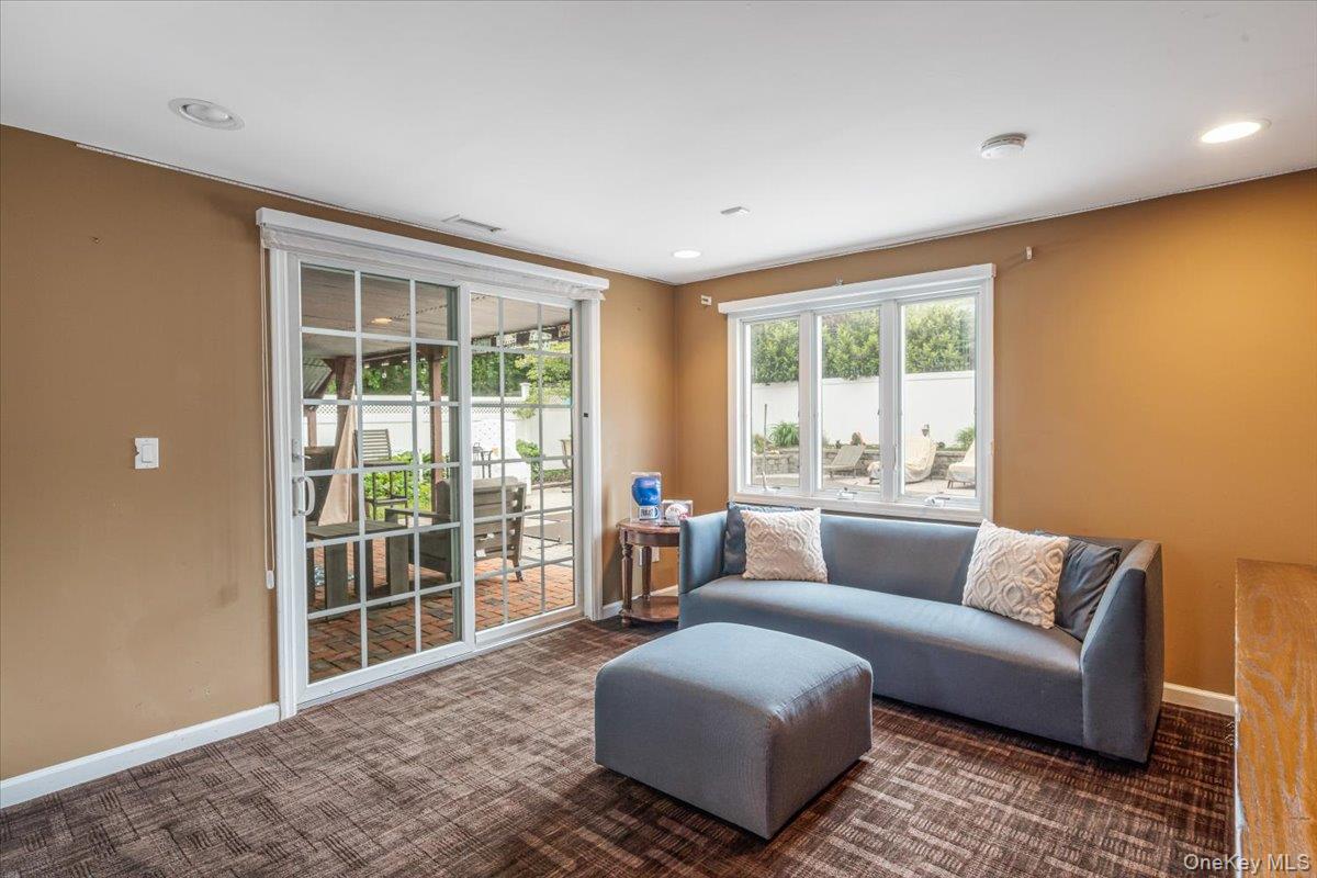 11 Fishermans Drive, Port Washington, NY 11050