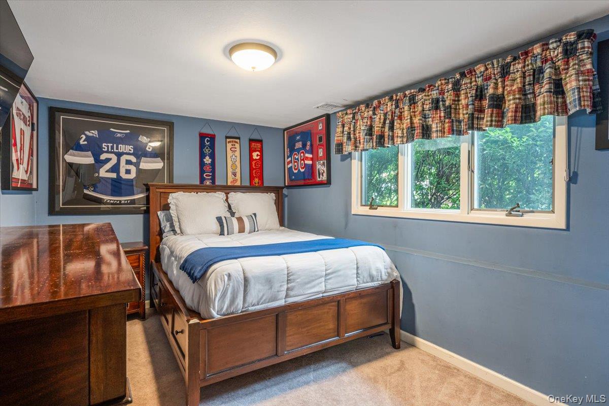 11 Fishermans Drive, Port Washington, NY 11050