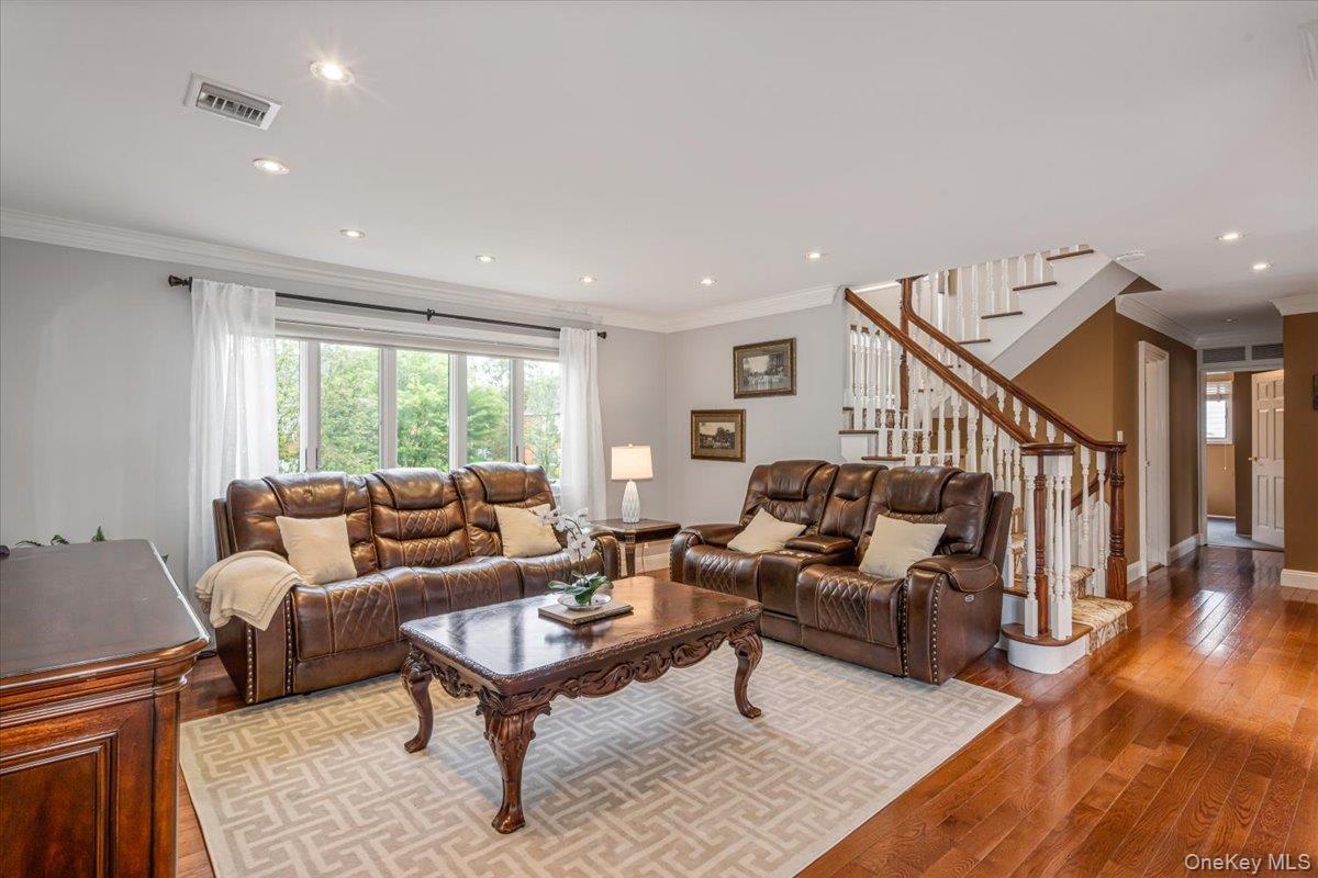 11 Fishermans Drive, Port Washington, NY 11050