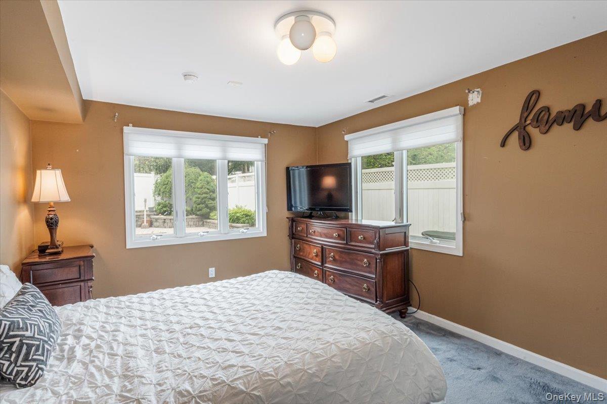 11 Fishermans Drive, Port Washington, NY 11050