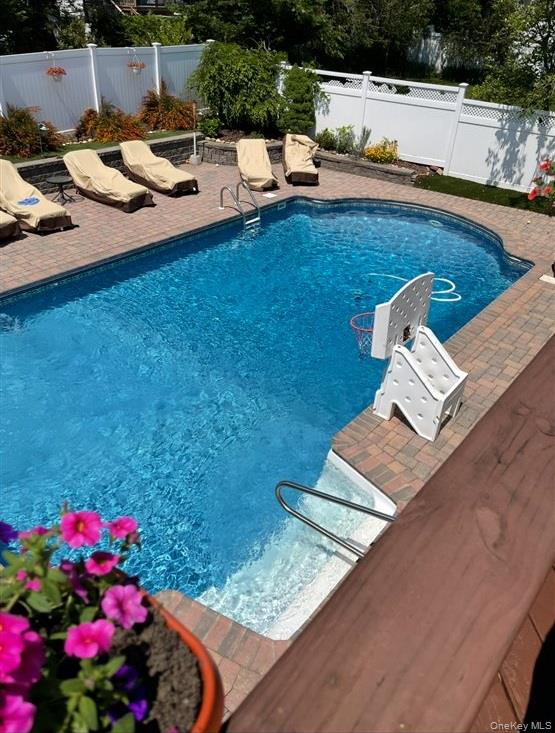 11 Fishermans Drive, Port Washington, NY 11050