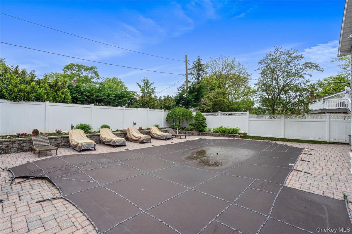 11 Fishermans Drive, Port Washington, NY 11050