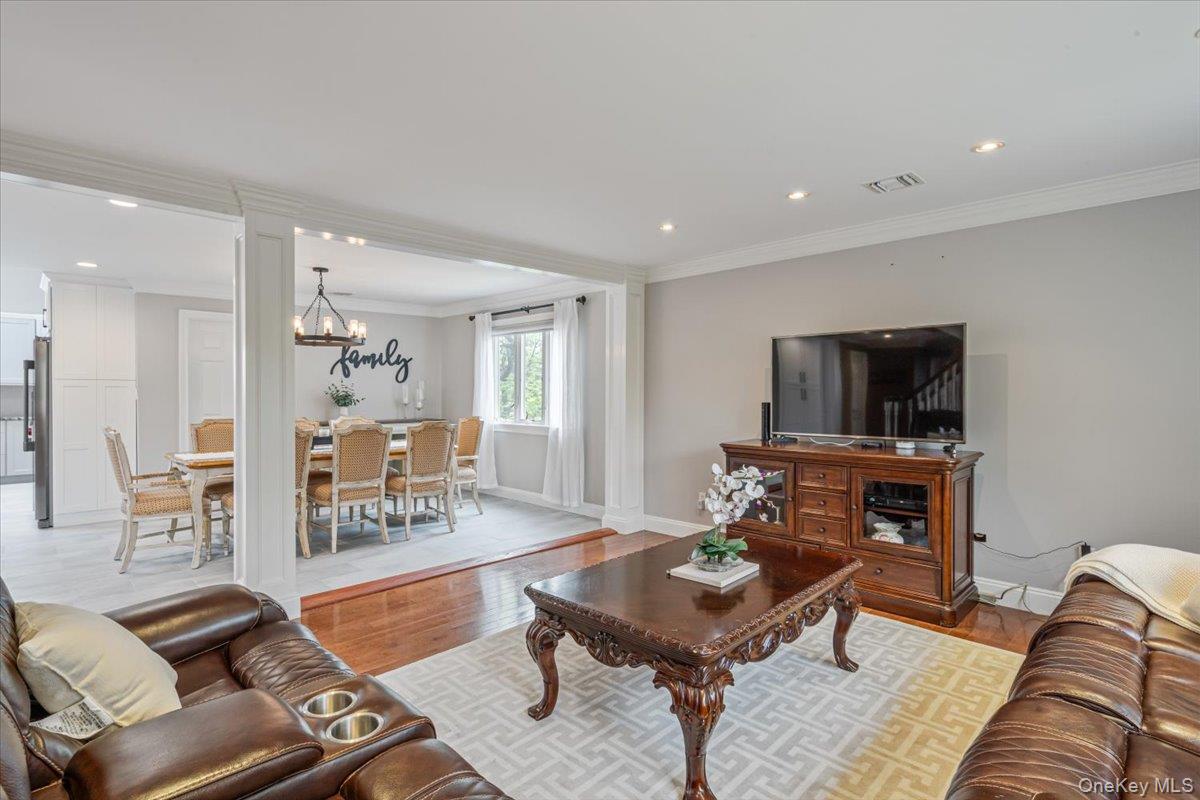 11 Fishermans Drive, Port Washington, NY 11050