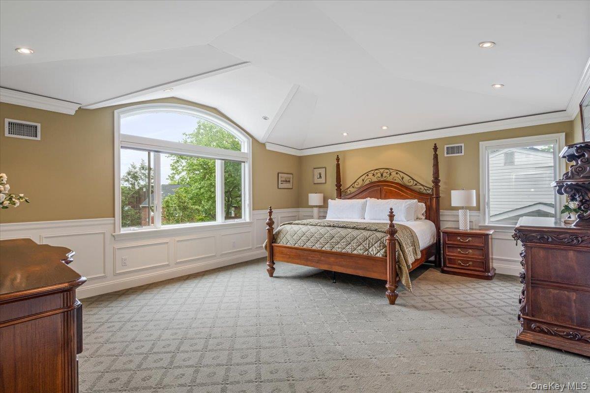 11 Fishermans Drive, Port Washington, NY 11050