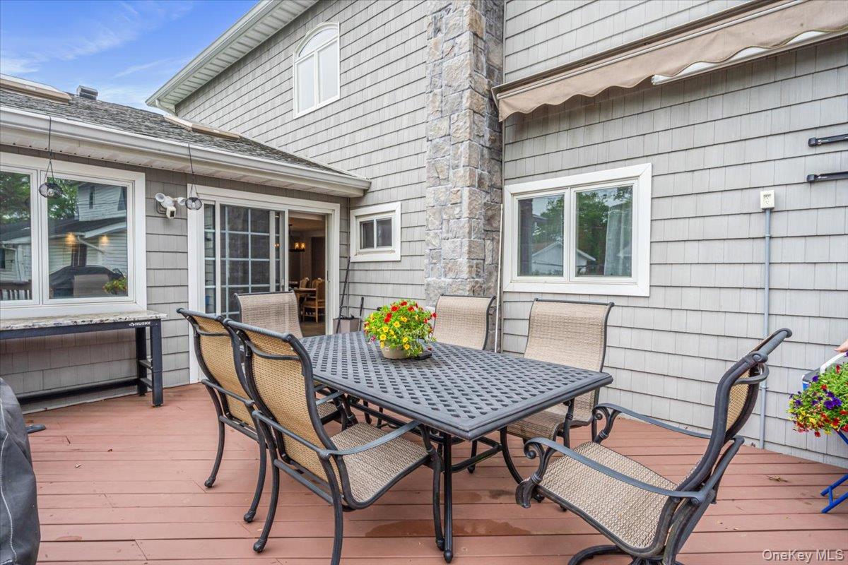 11 Fishermans Drive, Port Washington, NY 11050