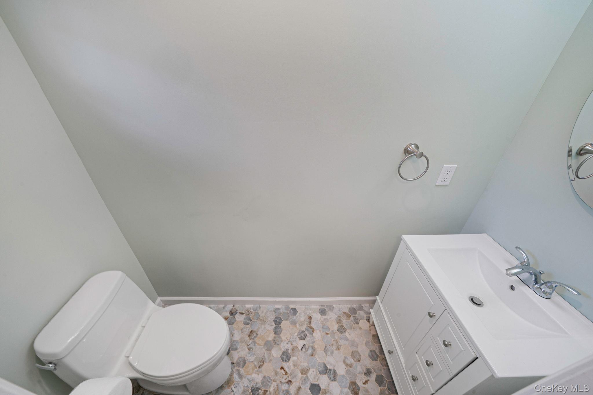 7 Mallard Path, Coram, NY 11727