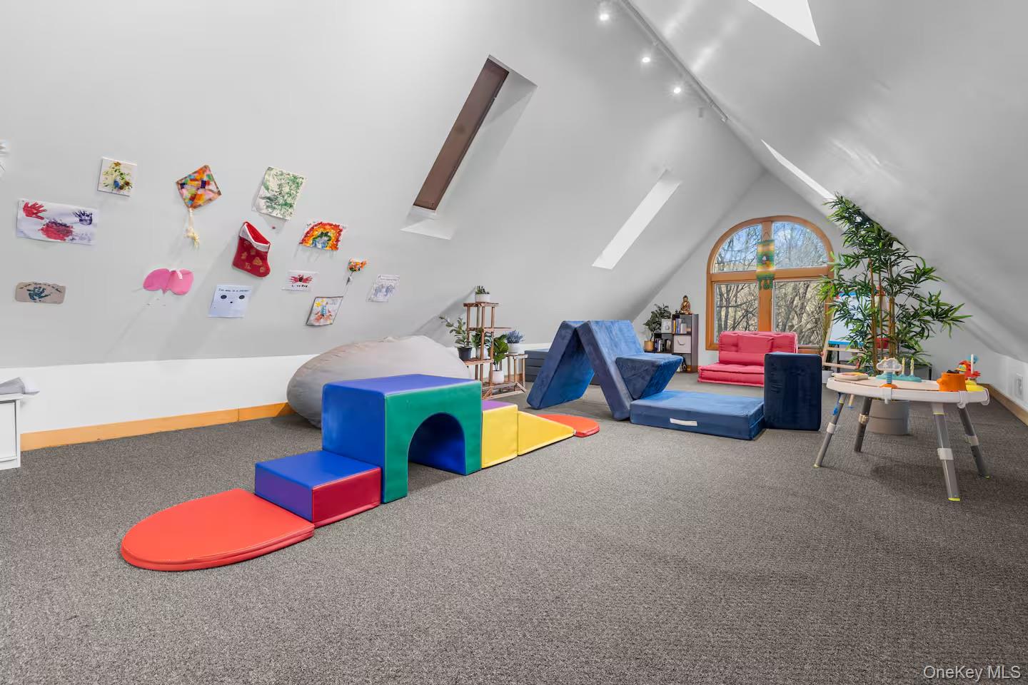 4 Spies Road, New Paltz, NY 12561