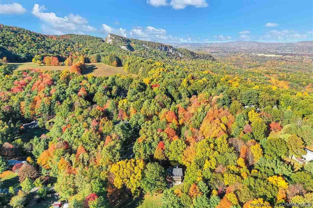 4 Spies Road, New Paltz, NY 12561