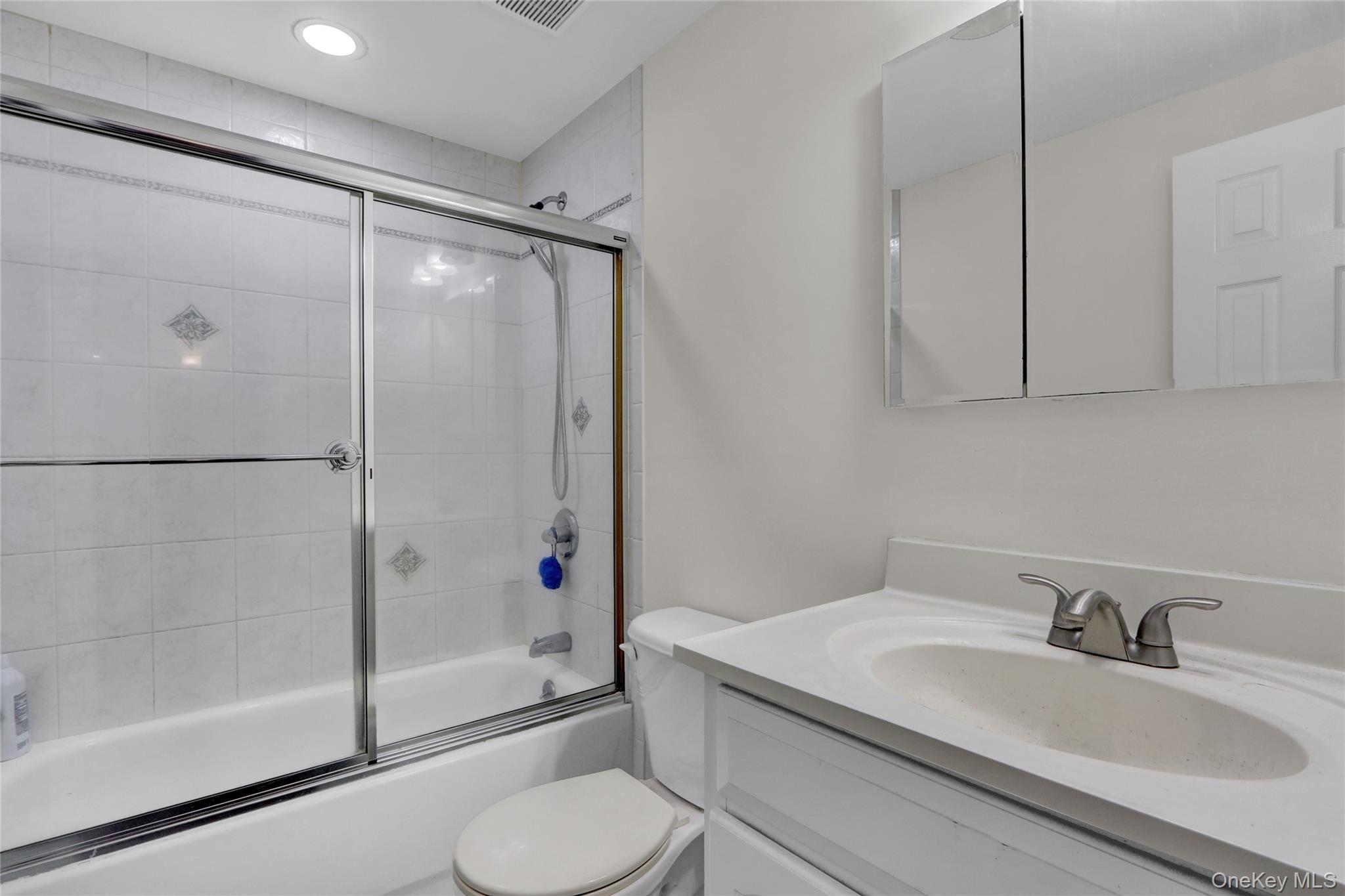 431 Clubhouse Court, Coram, NY 11727