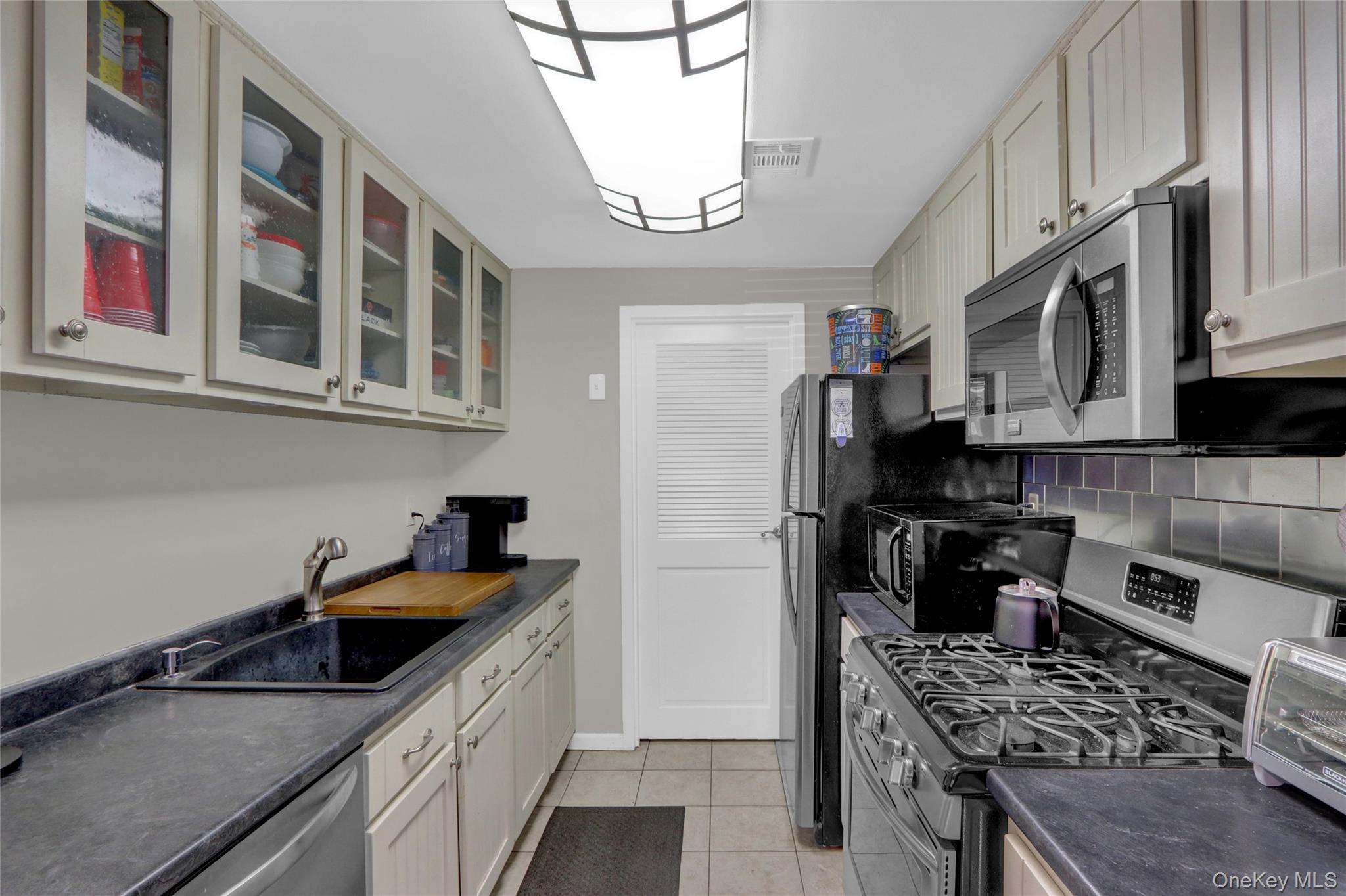 431 Clubhouse Court, Coram, NY 11727