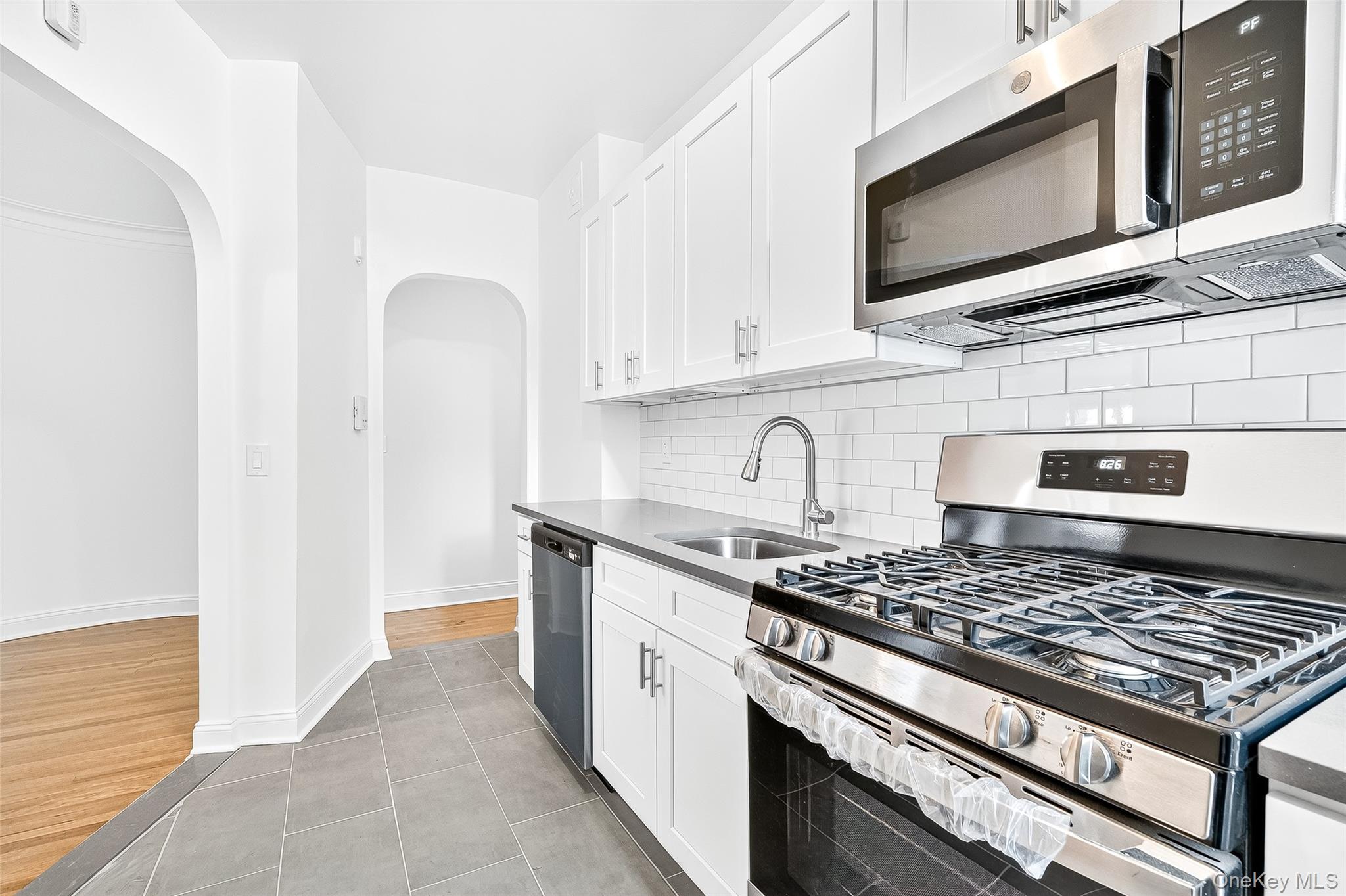 190 E Mosholu Parkway S # 4C, Bronx, NY 10458