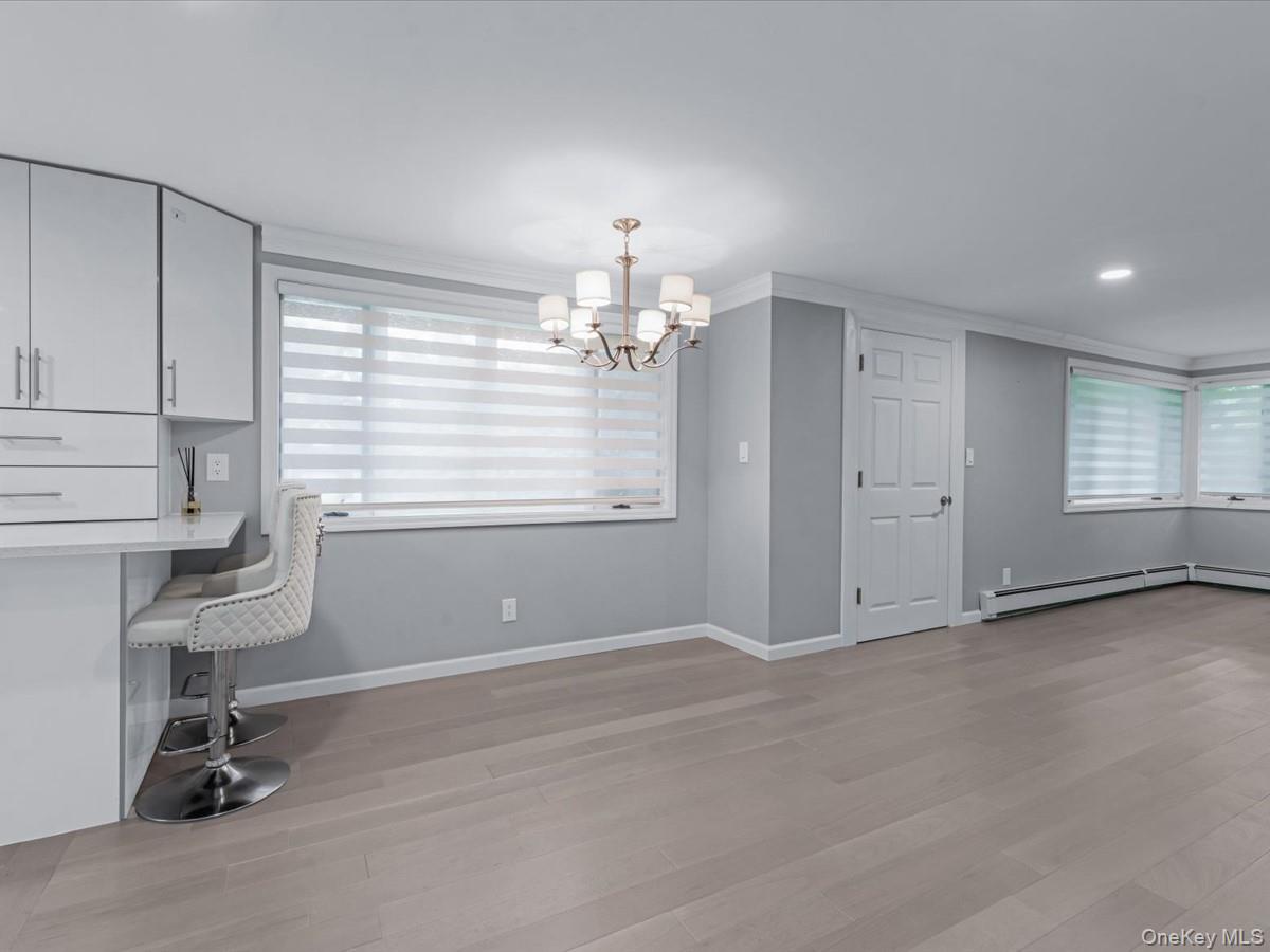 19 Ridge Drive E, Roslyn, NY 11576