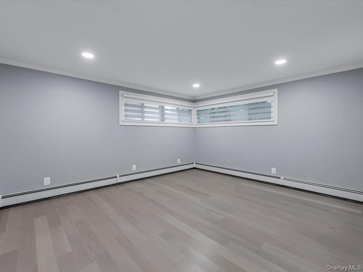 19 Ridge Drive E, Roslyn, NY 11576