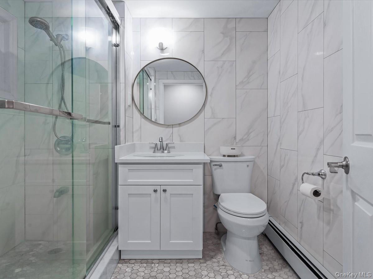 19 Ridge Drive E, Roslyn, NY 11576