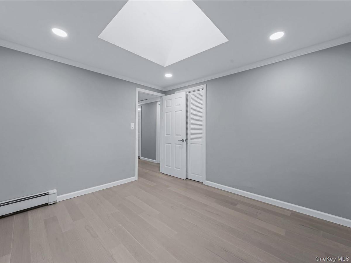 19 Ridge Drive E, Roslyn, NY 11576