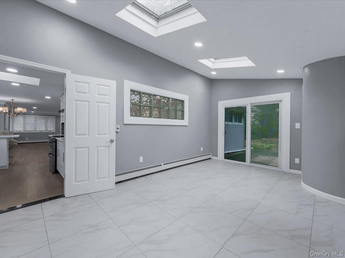 19 Ridge Drive E, Roslyn, NY 11576