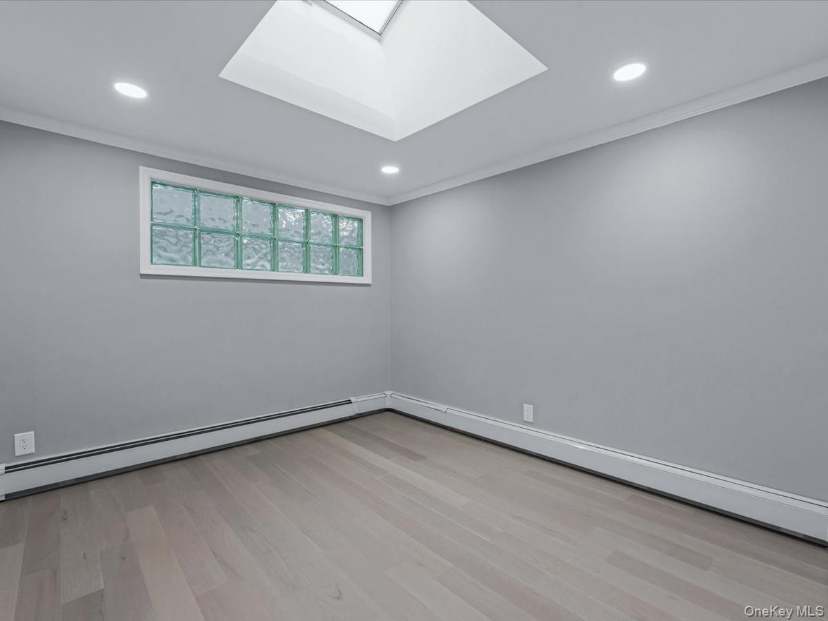 19 Ridge Drive E, Roslyn, NY 11576