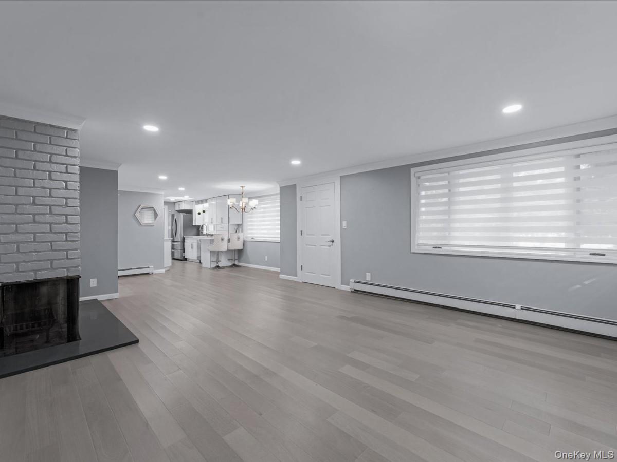 19 Ridge Drive E, Roslyn, NY 11576