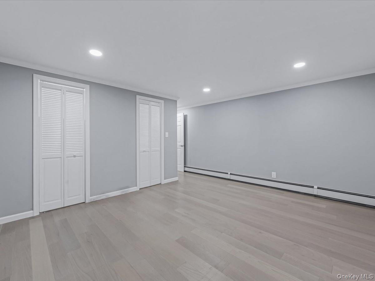 19 Ridge Drive E, Roslyn, NY 11576