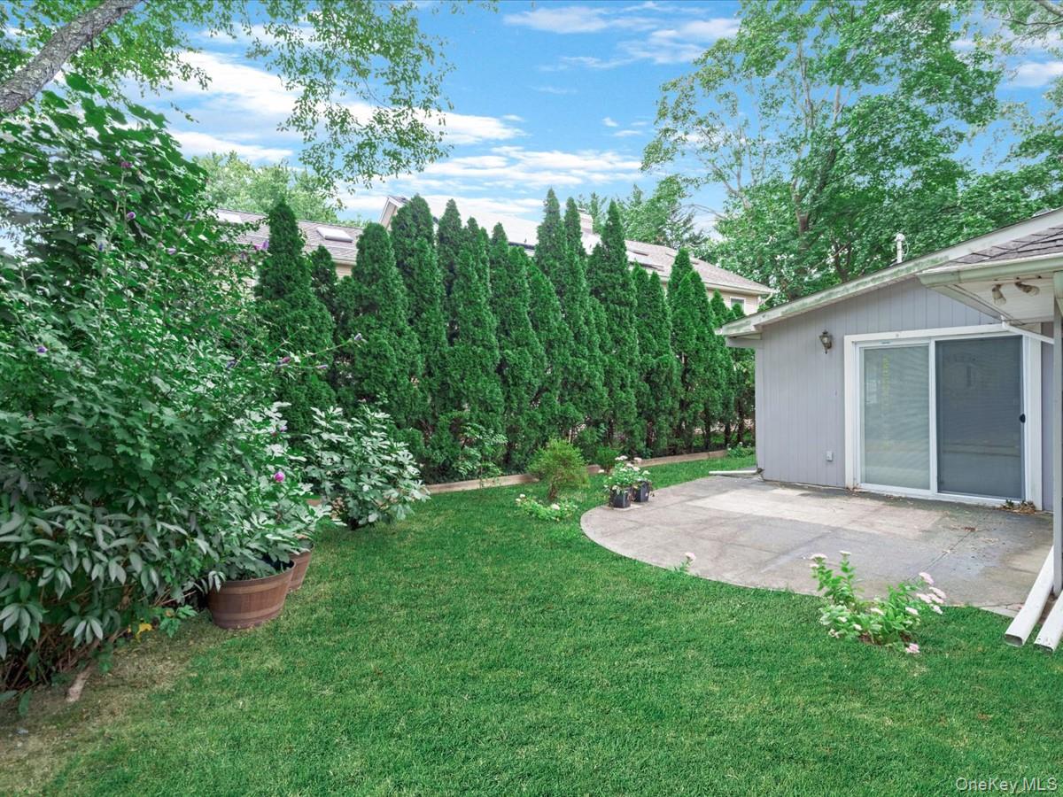 19 Ridge Drive E, Roslyn, NY 11576